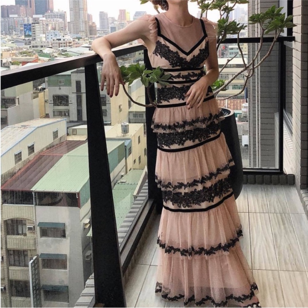 BCBG Black and Cream Tiered Maxi Dress